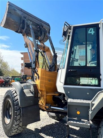 Satılık-LIEBHERR-Loder (Yükleyici)-10-6200-30850-2