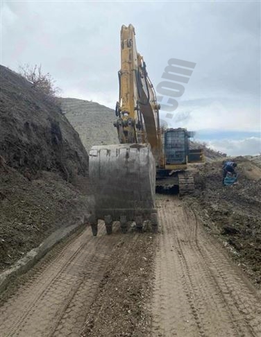 Satılık-KOMATSU-Ekskavatörler (Kazici)-30-8750-31415-3